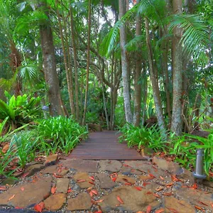 Lovestone Montville